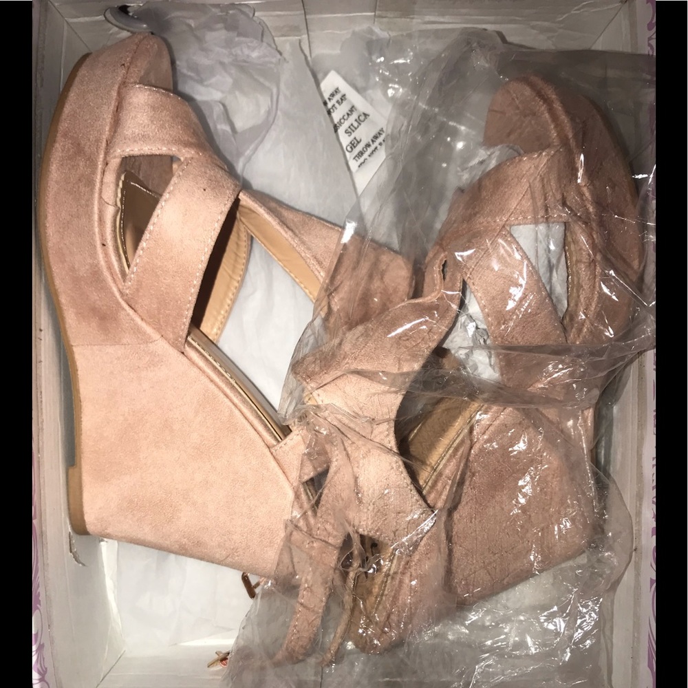 Pazzle Lauren-01 Muave Wedge Sandals - Size 8.5
